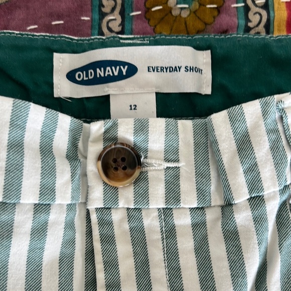 Old Navy Shorts size 12. EUC❤️❤️❤️ - Picture 2 of 4